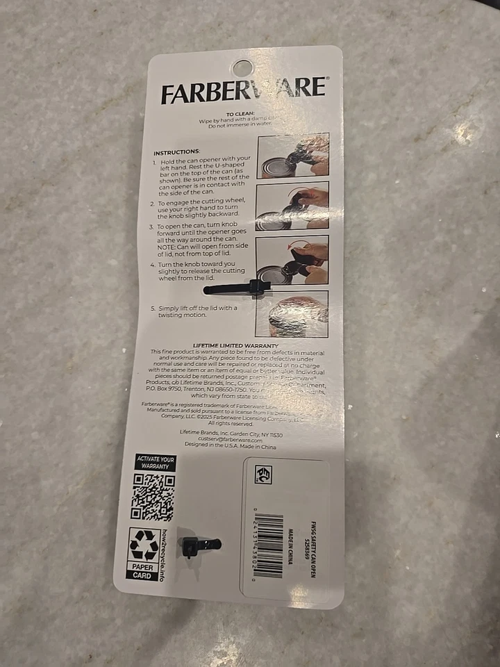 Abridor de latas de seguridad Farberware Soft Grips en negro con detalles en rojo nuevo Foto 2 de 2