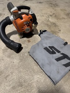 STIHL SH 86 C Gas Leaf Blower/Vacuum Combo with Collection Bag & Long Nozzle