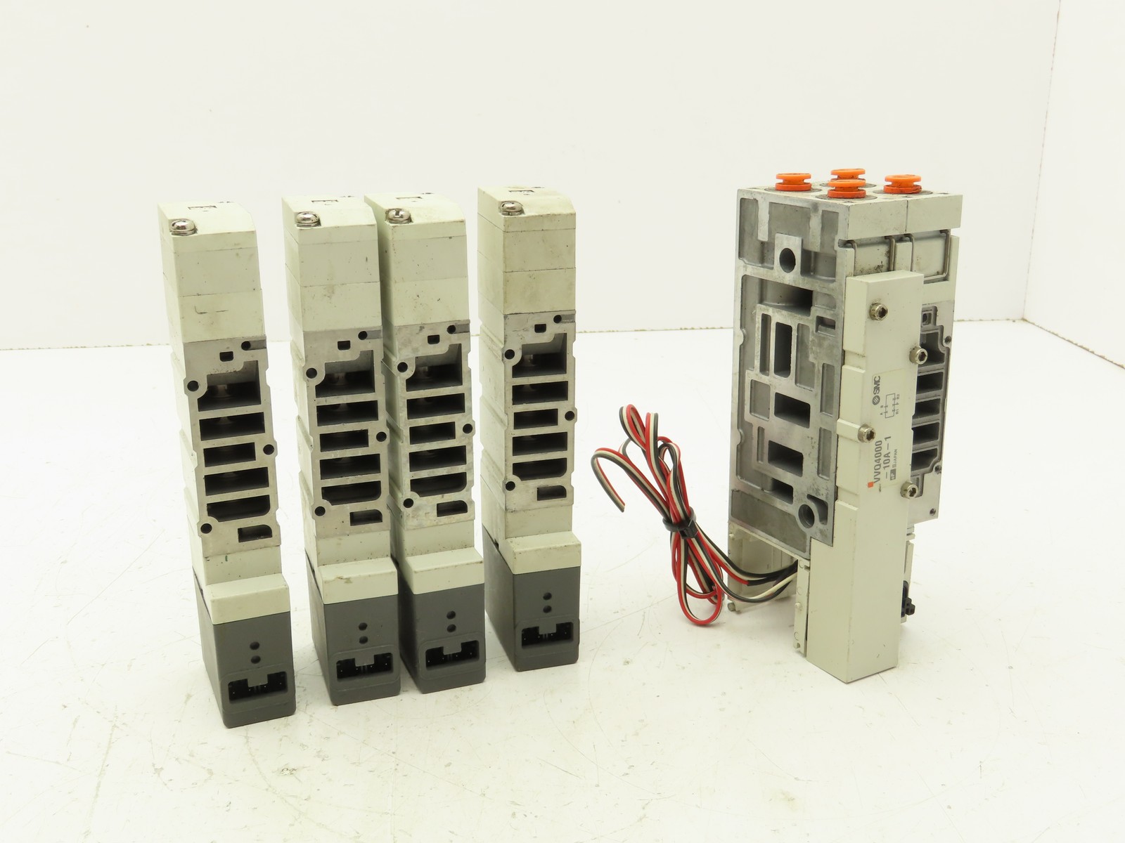 SMC VQ4300-5 Pneumatic Solenoid Valve 3-Position 24VDC Lot of 4