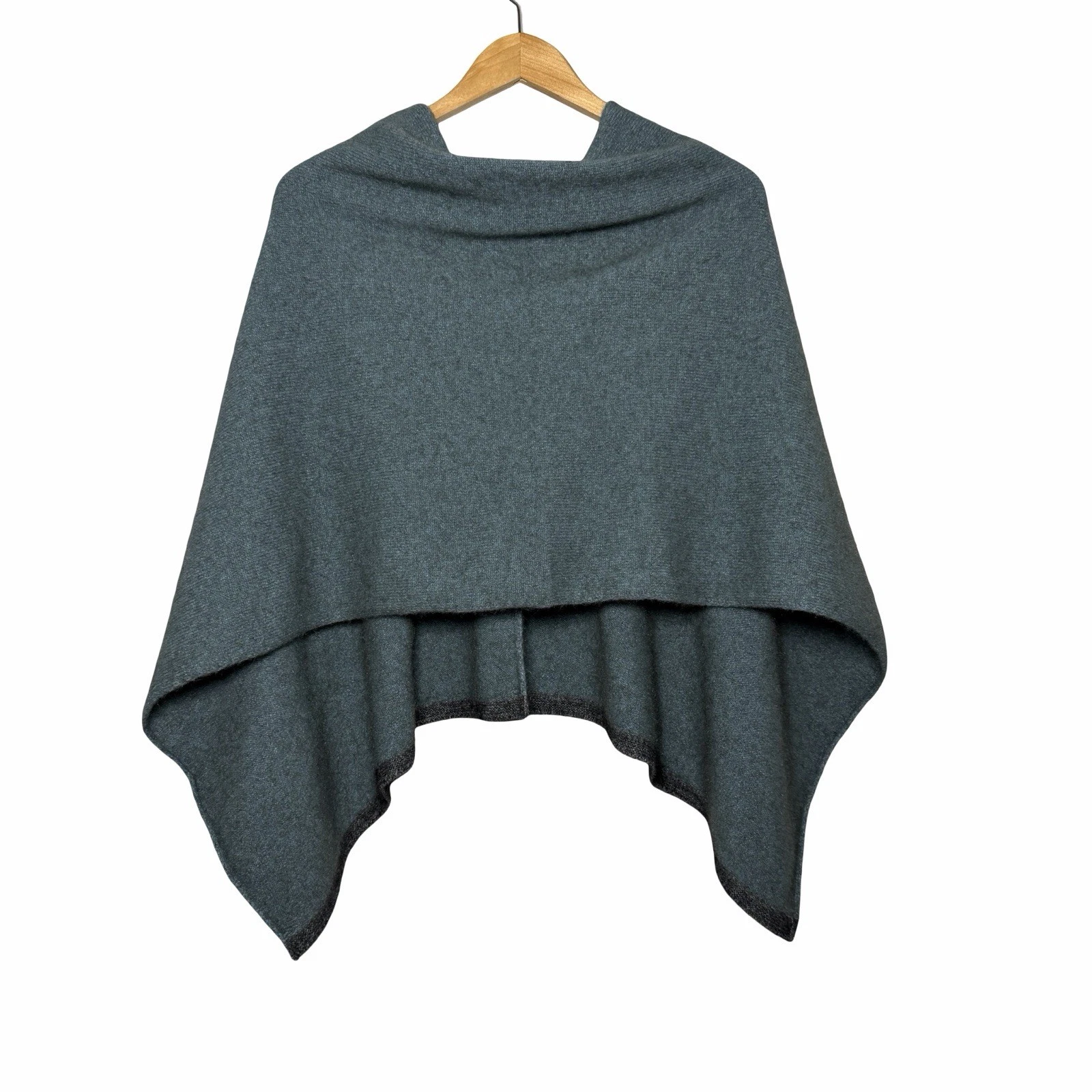 Merinomink 2 Tone Poncho Teal One Size Merino Wool Possum Fur Silk Luxury Wrap
Opens in a new window
