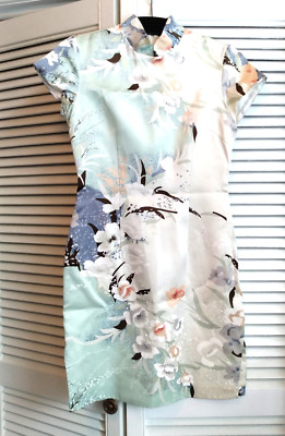 SHORT CHINESE DRESS (QIPAO). 100% SILK. BRILLIANT WHITE w PASTELS. SZE 2. NWOT.