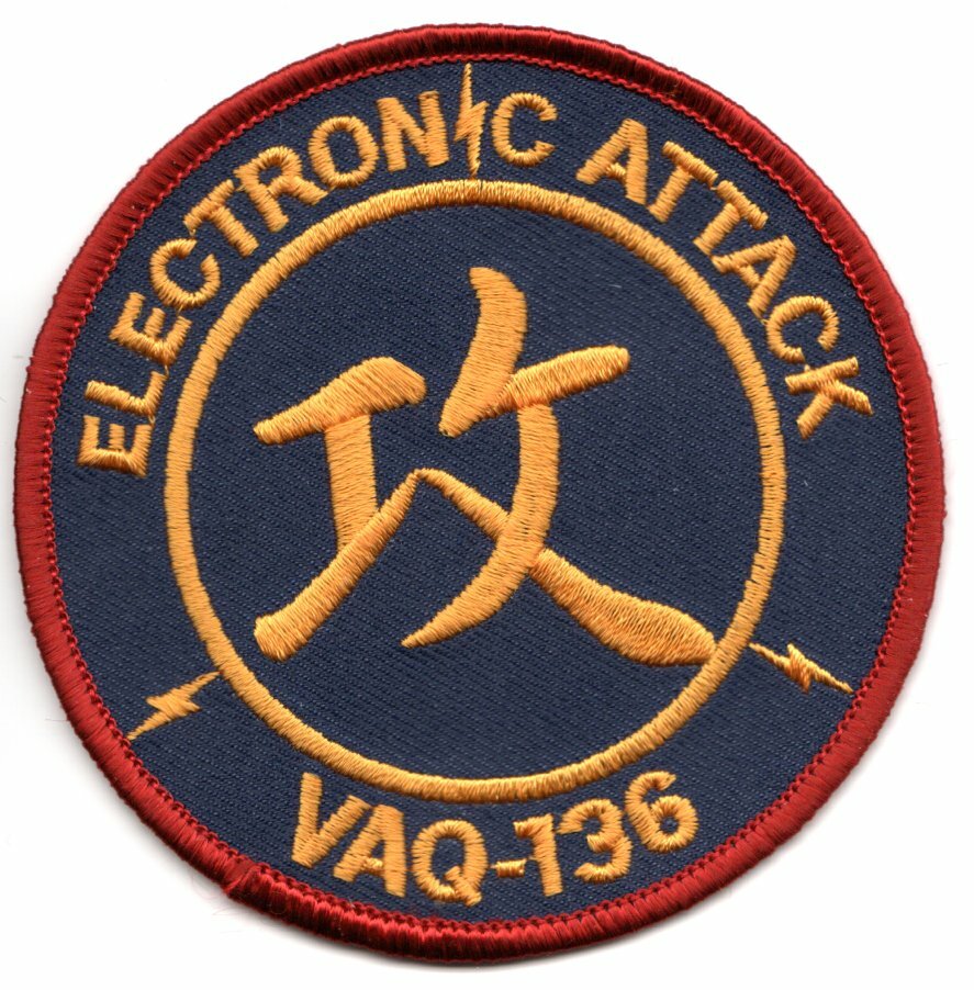 米海軍 VAQ-136 Gauntlets パッチセット VAQ-136 Gauntlets Las Vegas Det Patch – With Hook and Loop