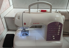 Singer Nähmaschine Curvy 8763 läuft prima