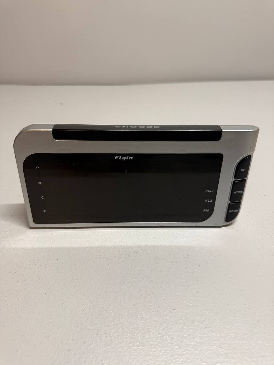 Elgin auto-set dual alarm digital clock w/ extra large display (Model 4537)