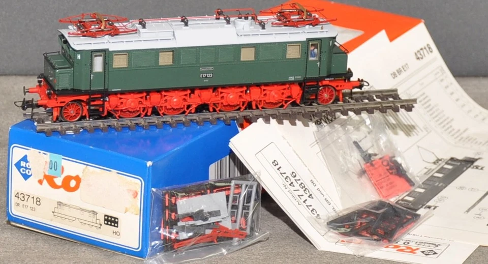 Roco 43718 E-Lok BR E 17 123 DR mit DSS grün DC fabrikneu OVP H0
