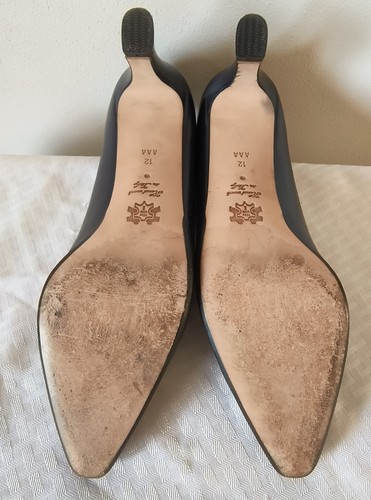 Magik By Amalfi Hand Made In Italy Navy Leather Heels Pumps Sz 12 3A Narrow - Picture 10 of 12