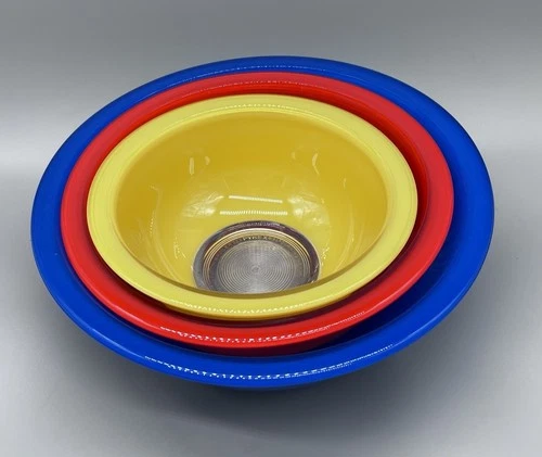Vintage Pyrex Primary Color Nesting Mixing Bowls Red Blue Yellow Set of 3 USA