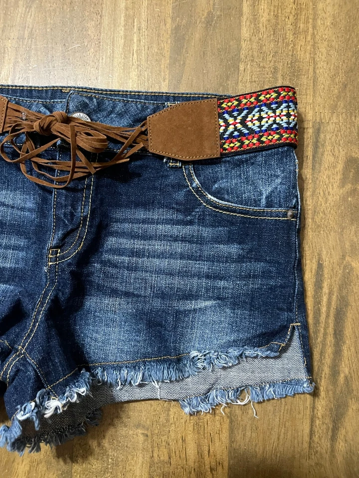 Шорты Vanilla Star, женские размер 7, синие, джинсовые, потертый подол, срезанные, с ремнем - Изображение 4 из 4