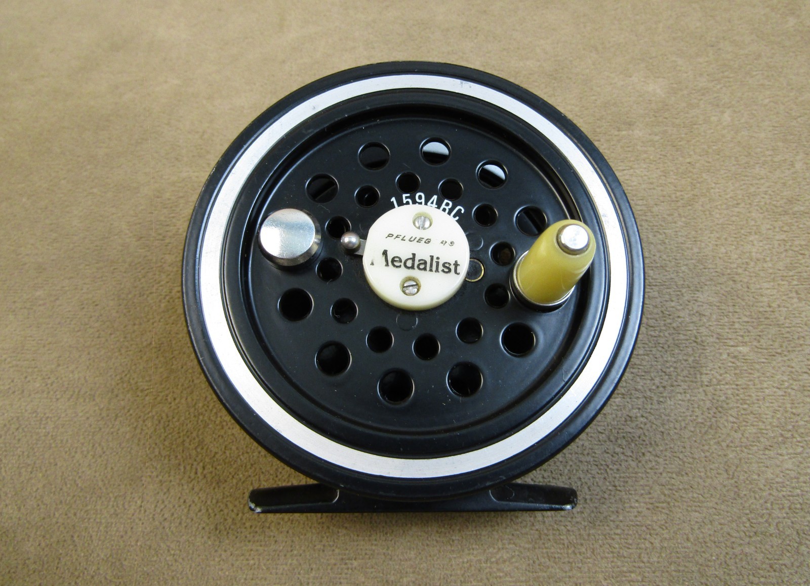 NICE! PFLUEGER MEDALIST NO.1594 RC FLY FISHING REEL - WORKS 