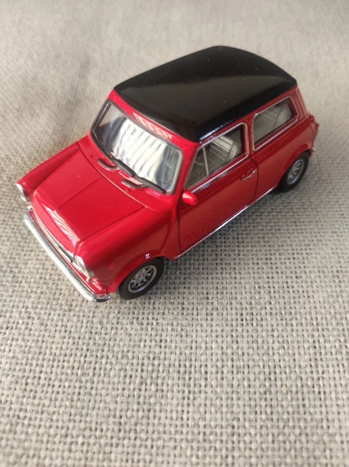 Modellino Mini Cooper 1300 Rosso Welly Nex 1:43 Nuovo Senza Scatola - Immagine 4 di 4