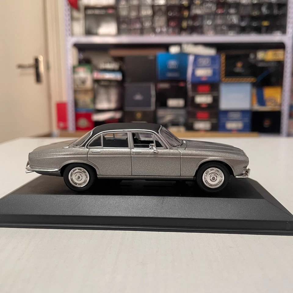 1:43 Vanguards/Corgi Daimler Sovereign Diecast Model - Image 4 of 4