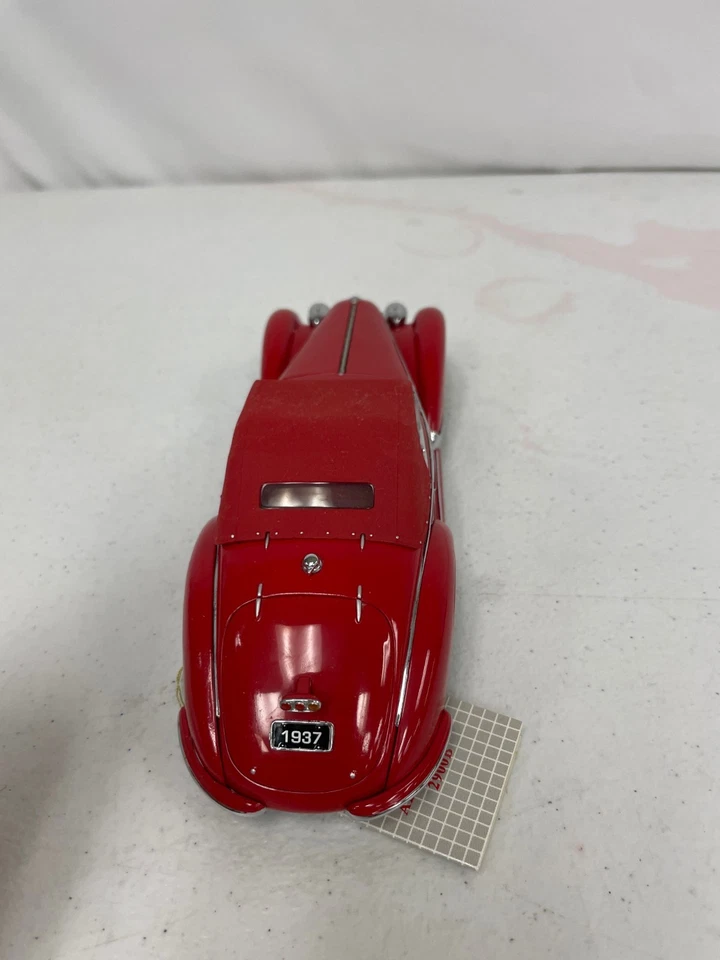Franklin Mint 1937 Alfa Romeo 2900B Classic Car 1:24 Scale Diecast Collectible - Image 3 of 4