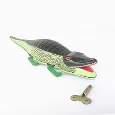 Vintage Wind-Up Tin Crocodile, Retro Collectible Metal Alligator Tin Toy