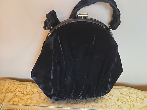 Vtg Black Velvet Dover Bag purse Mid Century HandBag Clasp Attached Coin Purse - Picture 4 of 10