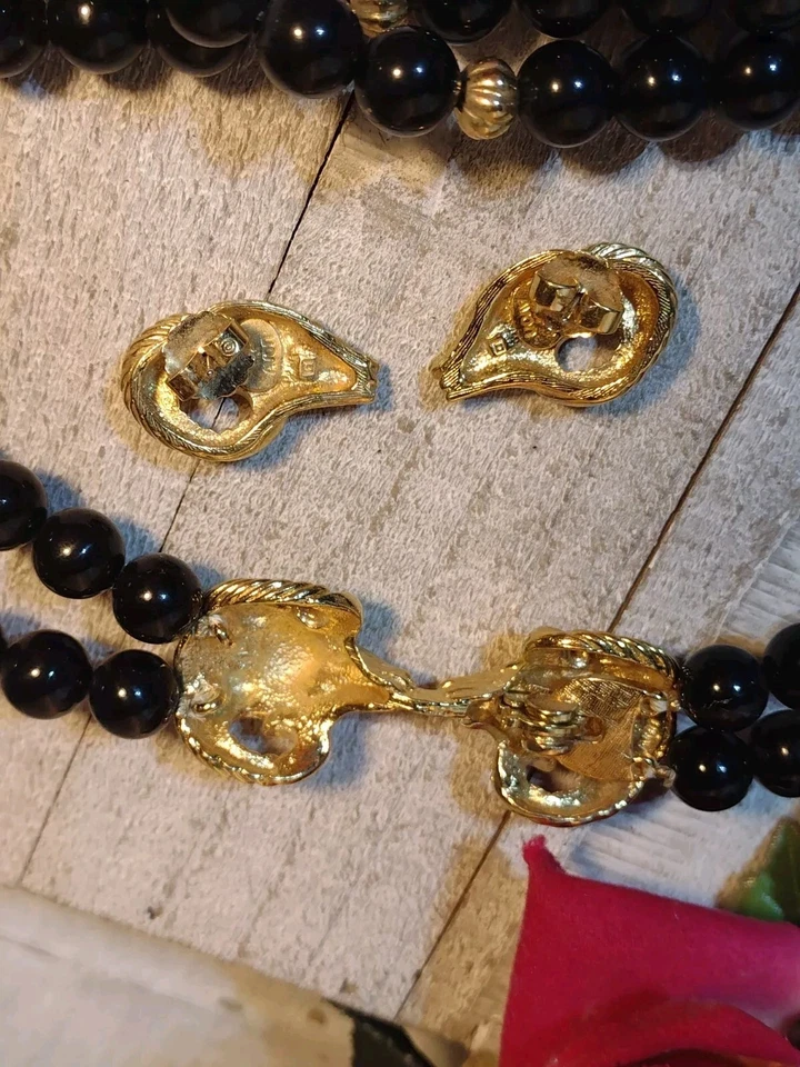 Kenneth Jay Lane KJL Avon Ram Head Negro Oro Estrás Pendientes Conjunto Collar Foto 3 de 4