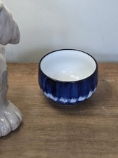 Japanese tea cup featuring a blue and white brushstroke design, VGC
