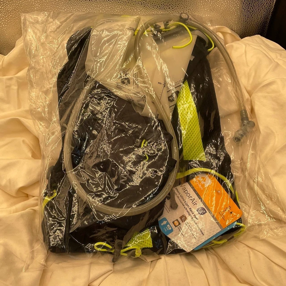 Pacote de hidratação Nathan VaporAir 3.0 7 litros preto/verde NOVO - Imagem 3 de 4