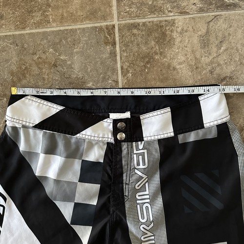 Vintage Y2K Quicksilver schwarz & weiß Boardshorts Größe 30 Surfer Surfwear  - Bild 6 von 18