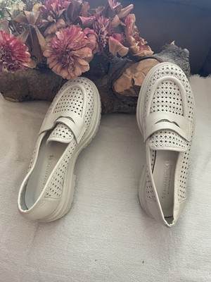 *NEW* BEAUTIISOLES  by Robyn Shreiber , Sandals , Cream / Ivory Leather Sz 5