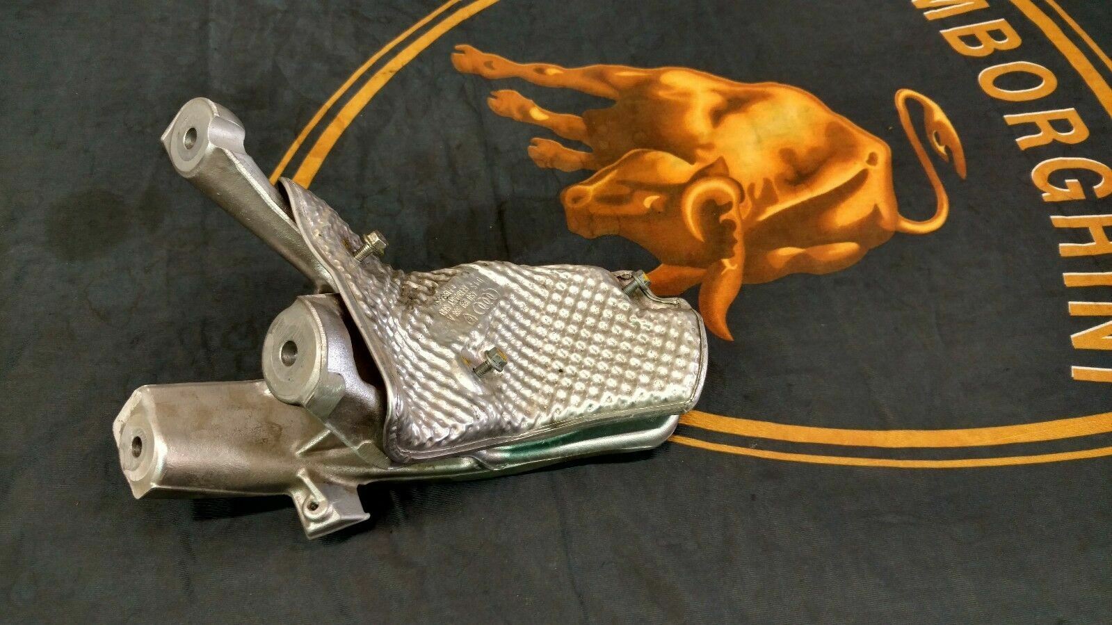 LAMBORGHINI HURACAN PASSENGER RIGHT SIDE ENGINE MOTOR MOUNT BRACKET OEM 