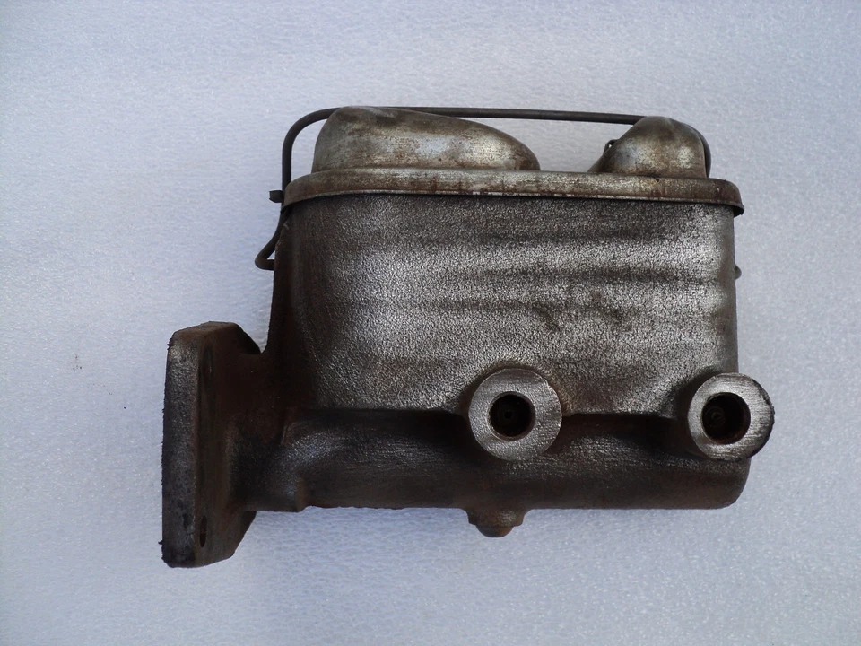 70 PLYMOUTH SUPERBIRD,69 DODGE DAYTONA MASTER CYLINDER - Image 2 of 4