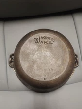 Wagner ware 2 quart dutch oven cast iron