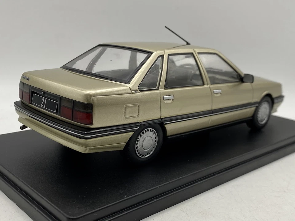 1:24 Renault 21 WHITEBOX Diecast modelcar - Image 2 of 4