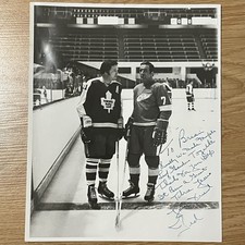 Foto firmada con autógrafo de Ted Lindsay de 8x10 Maple Leaf Gardens para Brian MacFarlane