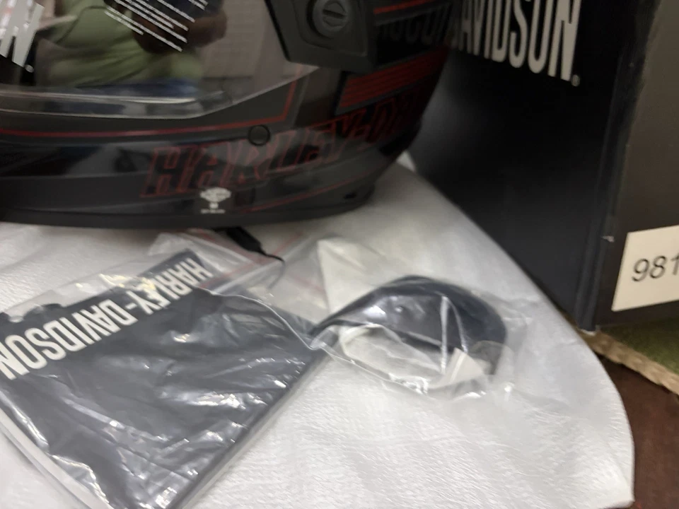 Harley-Davidson H-D Sun Shield Modular Helmet Size M 98153-18vx - Image 4 of 4