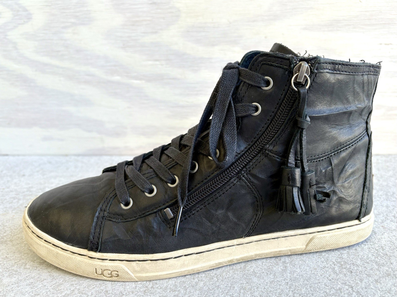 SAOLA Sneaker UGG BLANEY nere in pelle stropicciata con zip e nappa alta 1009885 taglia 10