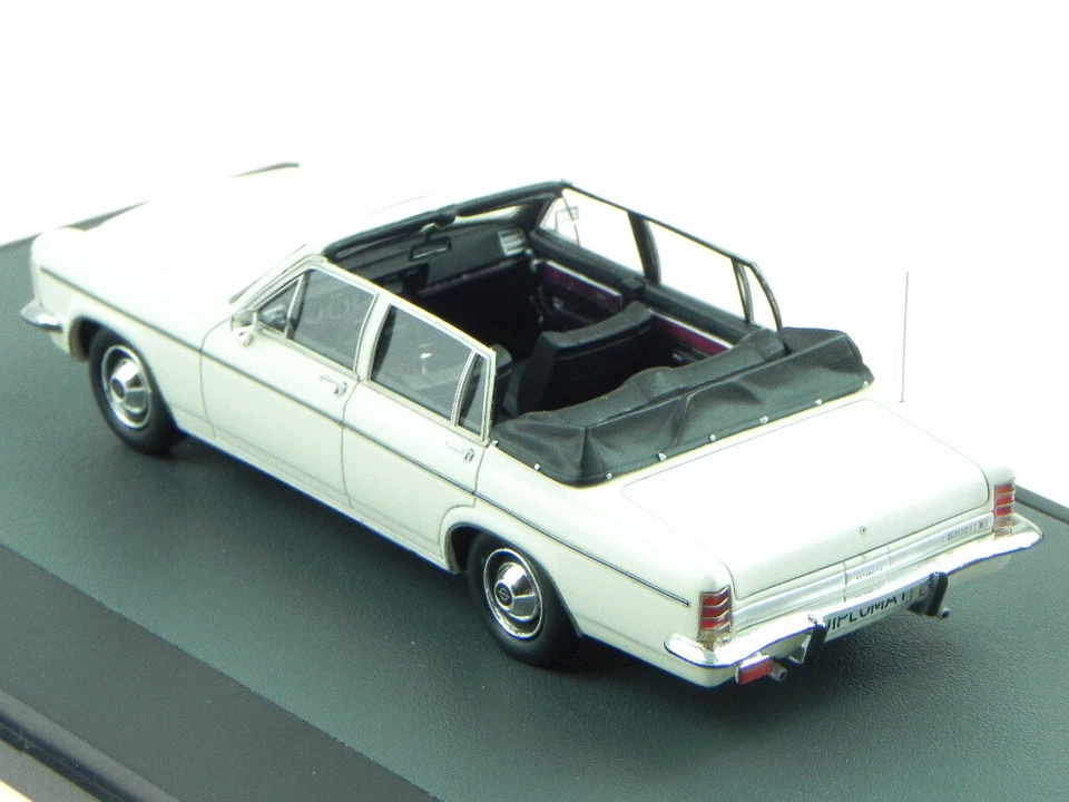 Opel Diplomat 5.4 Fissore Cabrio 71 bianco modellino 11502 Matrix 1/43 - Immagine 3 di 4
