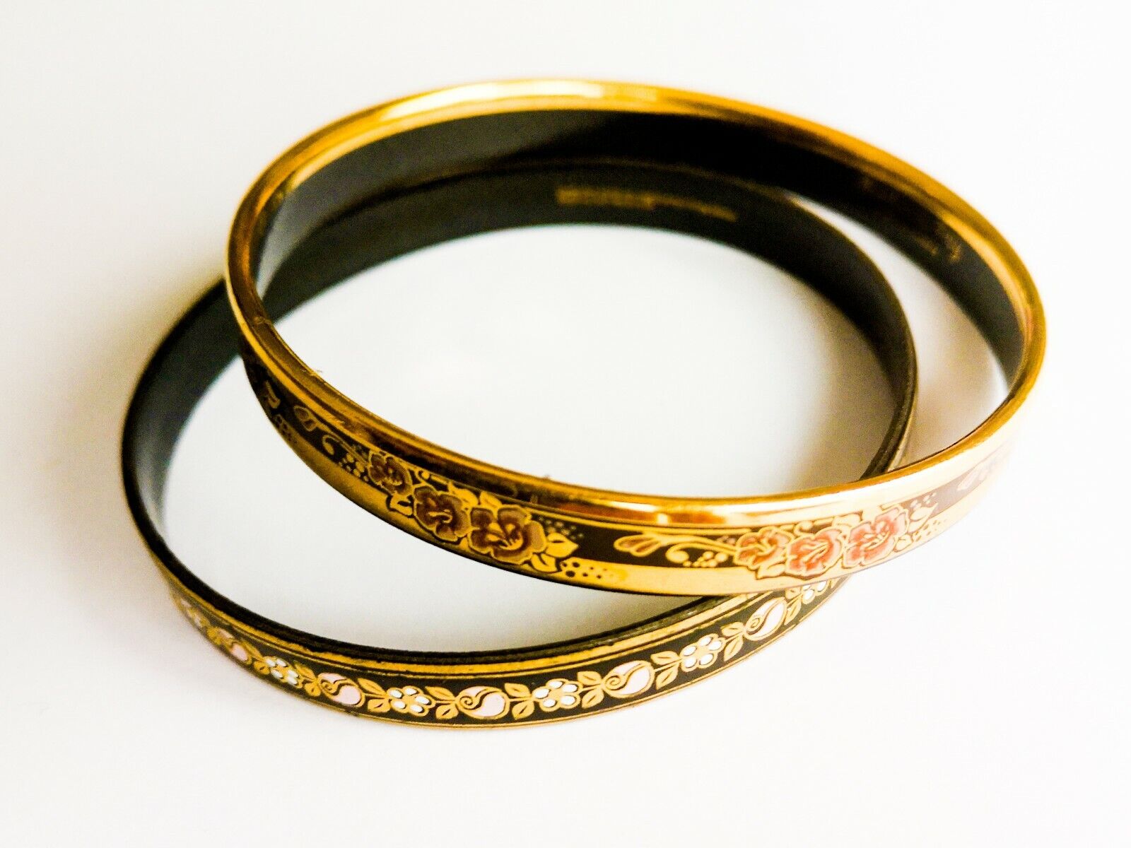 Deux bracelets vintages Michaela Frey émail sur acier decor or fin