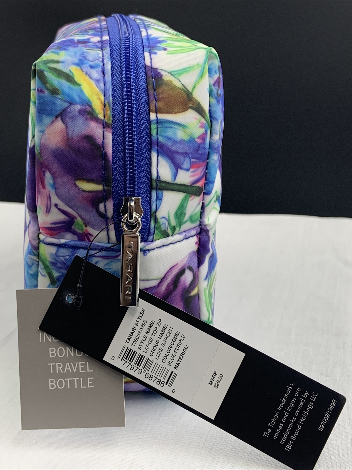 tahari cosmetic bolsa set