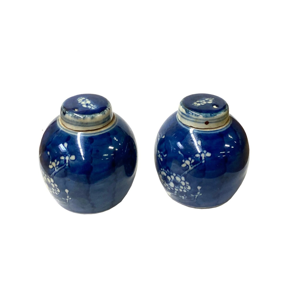 Pair Blue White Mini Oriental Graphic Porcelain Ginger Jars ws948S Pair Blue White Mini Oriental Graphic Porcelain Ginger Jars ws948S