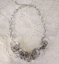Silver Tone Interlocking Textured Rings Necklace 21" Lightweight & Adjustable
