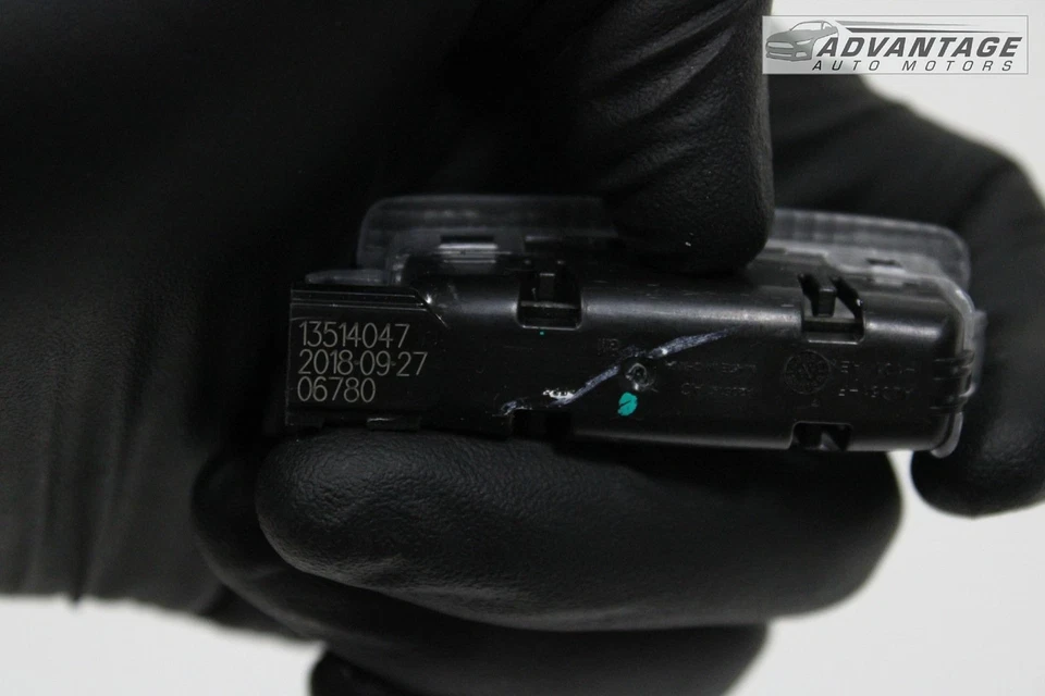 Chevrolet Blazer 2019-2024 puerta trasera izquierda maletero luz cortesía lámpara OEM Foto 4 de 4