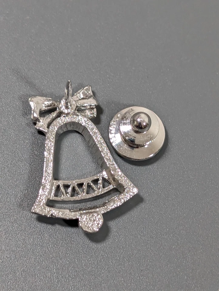 Broche prendedor pequeño campana de Navidad tono plata vintage Avon Foto 3 de 4