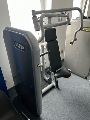 Technogym Fitnessgeräte.Brust, Bauch, Rücken.
