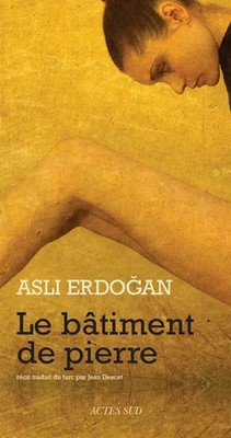 Das Steingebäude, Asli Erdogan und Jean Descat