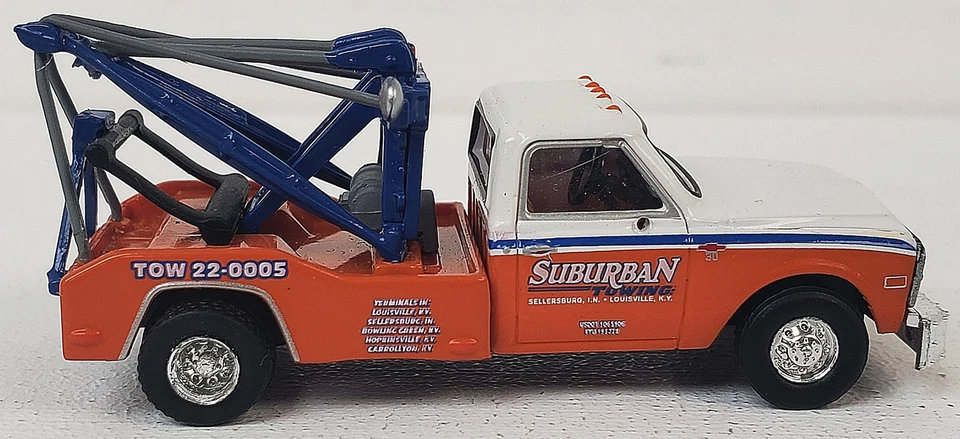 Brekina NEW HO 1/87 Scale 1968 Chevrolet C 30 Tow Truck SUBURBAN Towing Service - Image 3 of 4