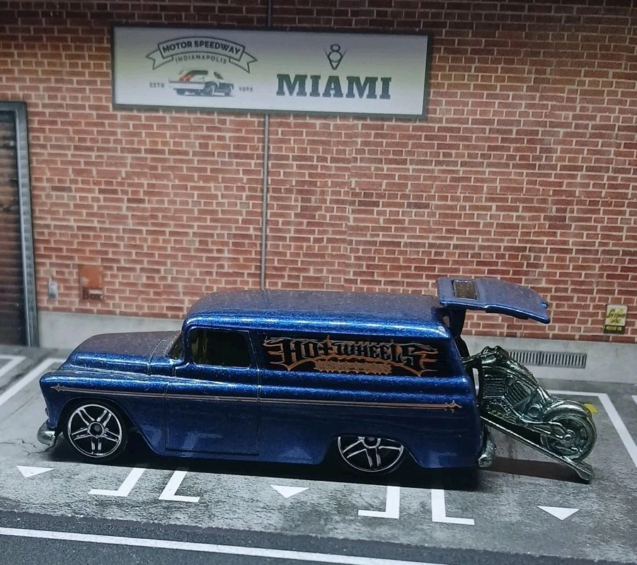 Hot Wheels ’55 Chevy – Metallic Blue w/ Motorcycle Loose NM  - Image 3 of 4