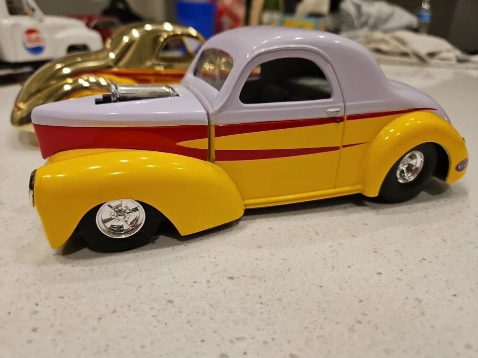 JUEGO DE 2 COCHES FORD WILLYS 1941 RACING CHAMPIONS 50 ANIVERSARIO ESCALA 1:24 Foto 3 de 4