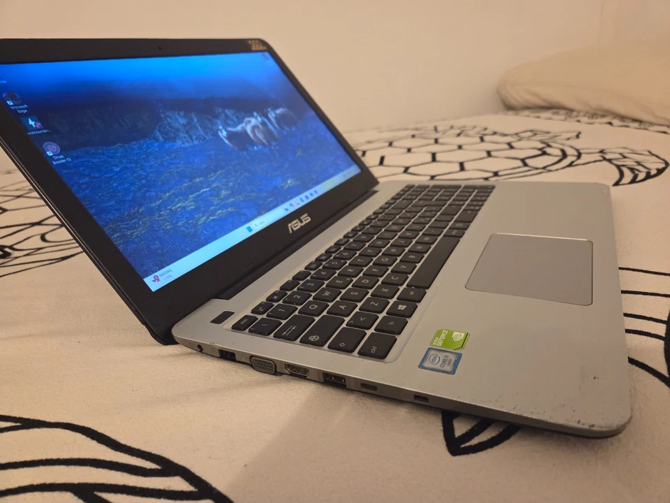 Asus F556U i5 8GB SSD 240GB Windows 11 - Immagine 2 di 4