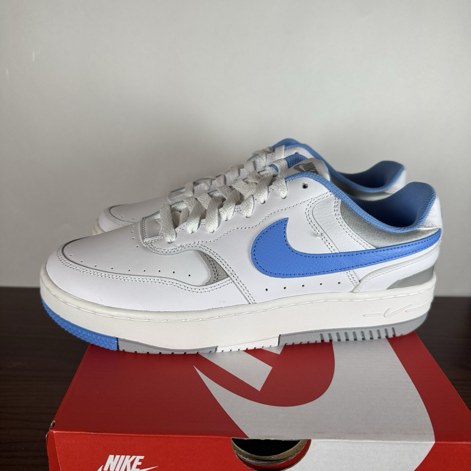 Nike Gamma Force Low University Blue White Sneakers Womens 9.5-11 image 4