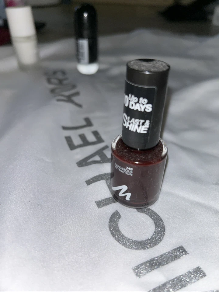 Manhattan Nail Polish Nagellack 740 Dangerous Attraction 8ml