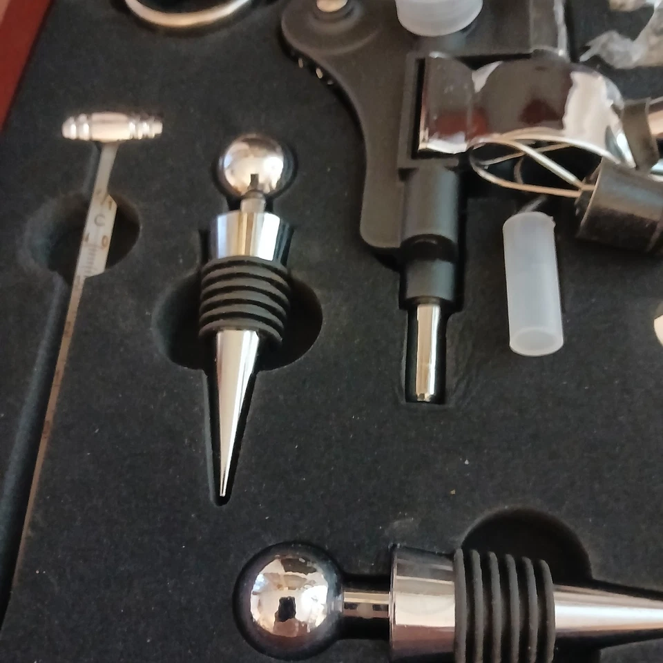 Leeds Stainless Steel Executive Wine Opener Set in Redwood Case 1400-86WD Foto 4 de 4