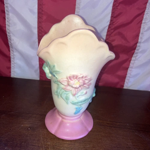 Hull Pottery 5.5" tall  this beautiful vase has no chips cracks. See Pictures.