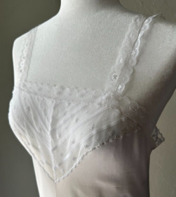 VTG FormFit Nylon White 34 (10-12) Tall Lingerie Slip Dress with Pretty Lace