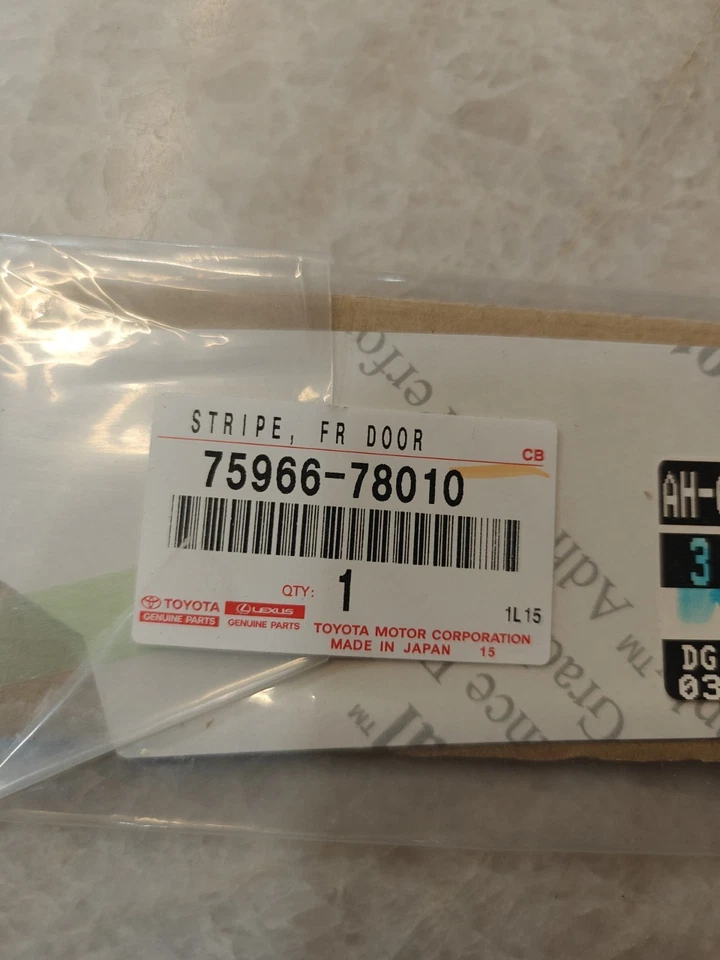 Cinta oscura Lexus NX200t NX300 NX300H 2015-2021 nueva OEM 75966-78010 Foto 3 de 4