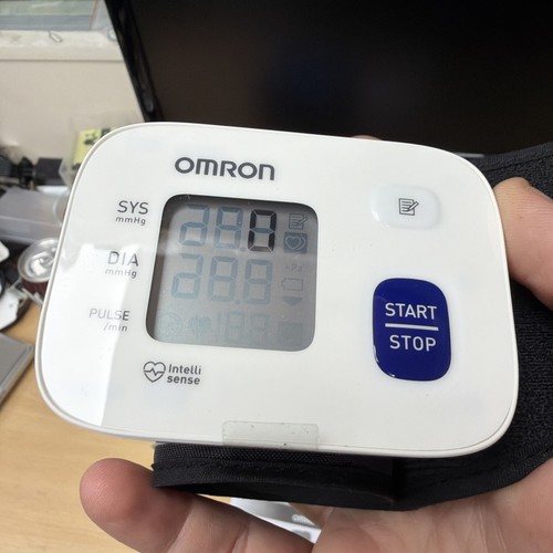 Omron RS1 Wrist Blood Pressure Monitor - Afbeelding 4 van 13